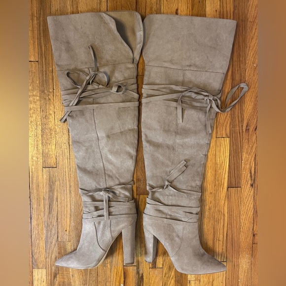 Shoe Dazzle Tan Over the Knee Boots with Chunky Heel and Wraparound Lacing - Picture 6 of 7